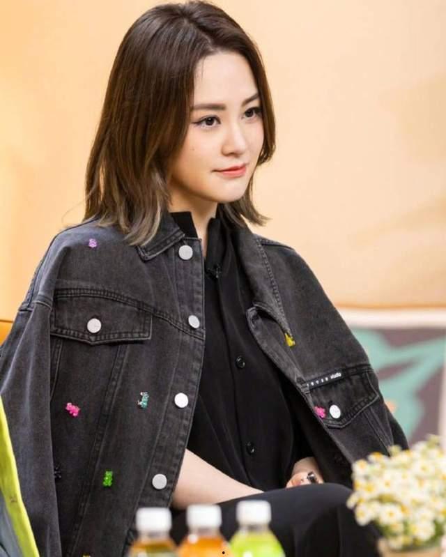 娱乐吃瓜直播女艺人,揭秘娱乐吃瓜直播女艺人背后的故事